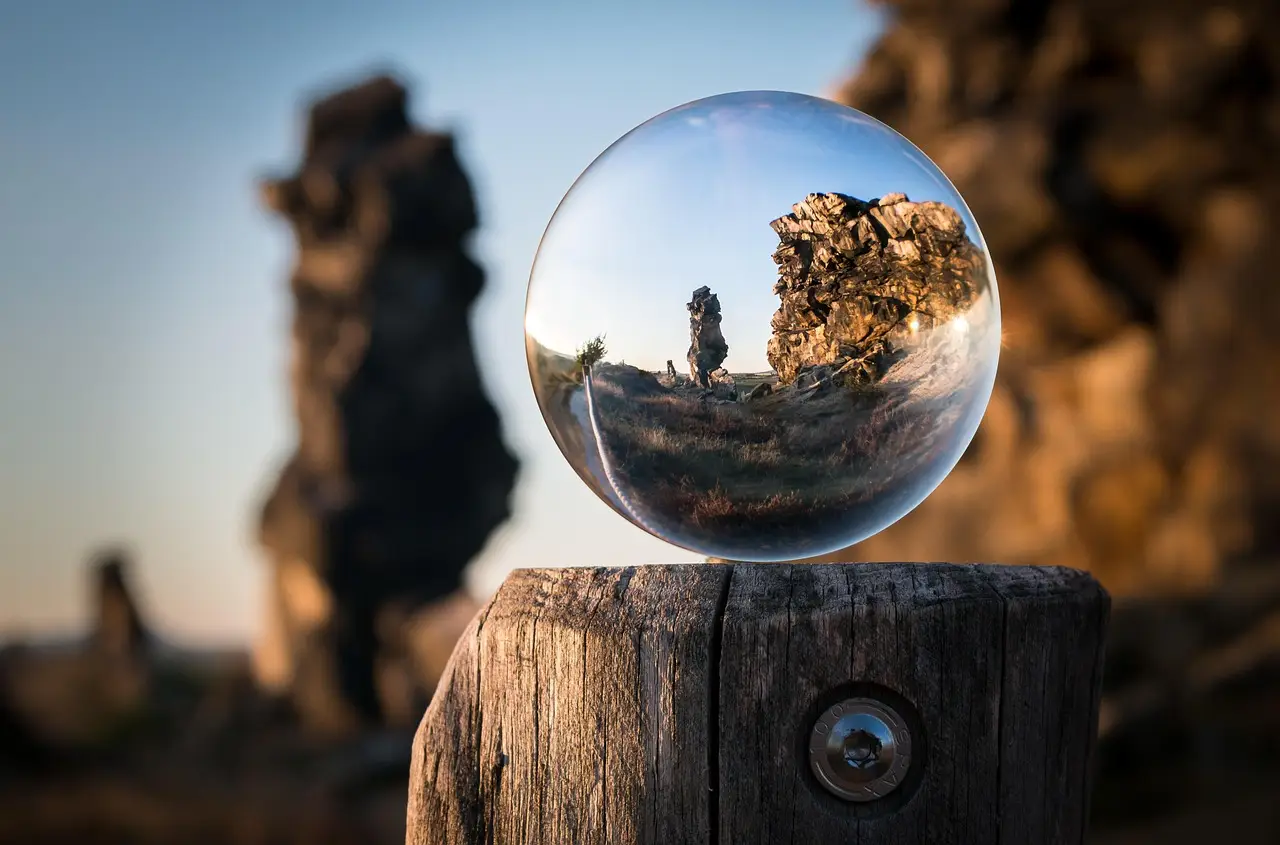 glass-ball-1746506_1280